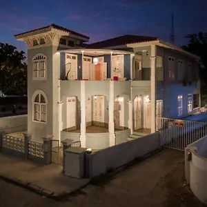 Amalie & Curiel Hotel